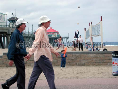 6819HuntingtonBeachWalkers