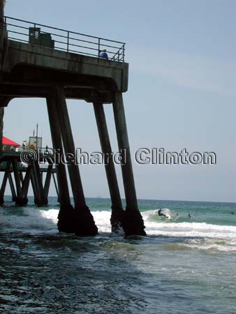 6846HuntingtonBeachSurfer